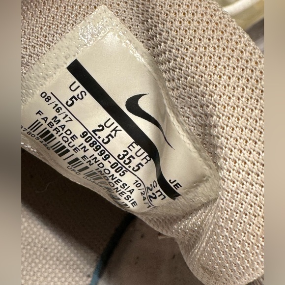 Nike shoes - Picture 6 of 7